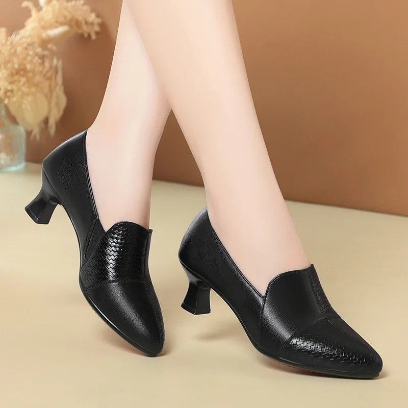 Ladies Leather Pumps